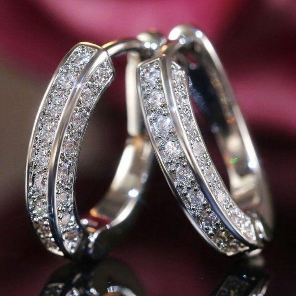 NEW 18K White Gold Diamond Oval Hoop Earrings